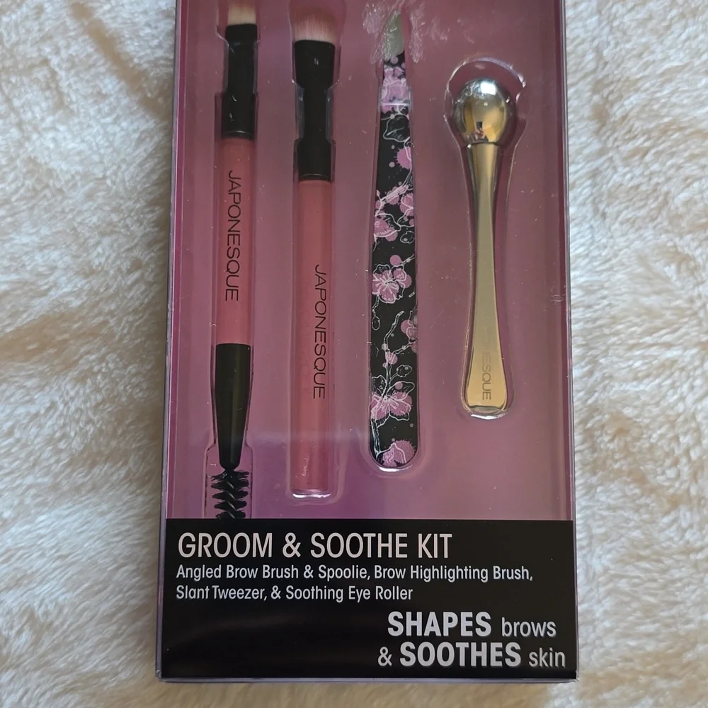 Japonesque Groom and‎ Soothe Kit NWT